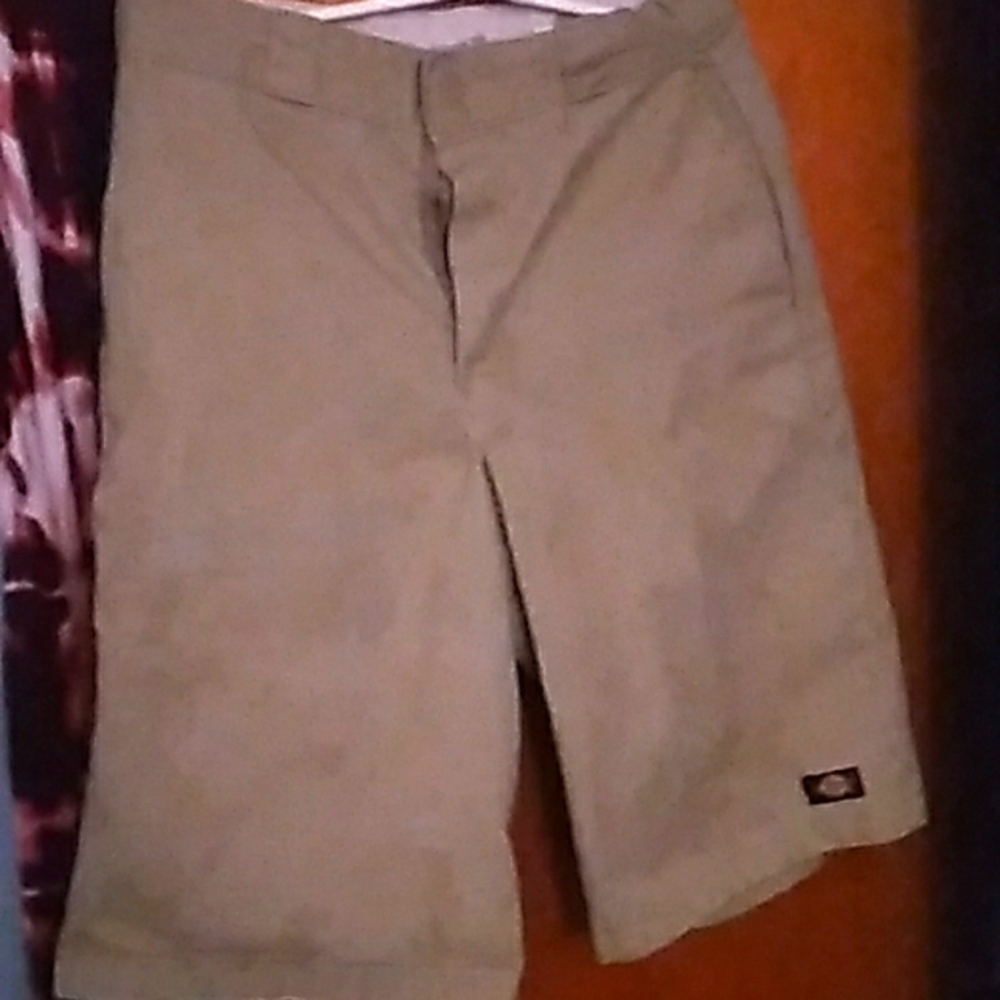 Loose fit Dickies size 32